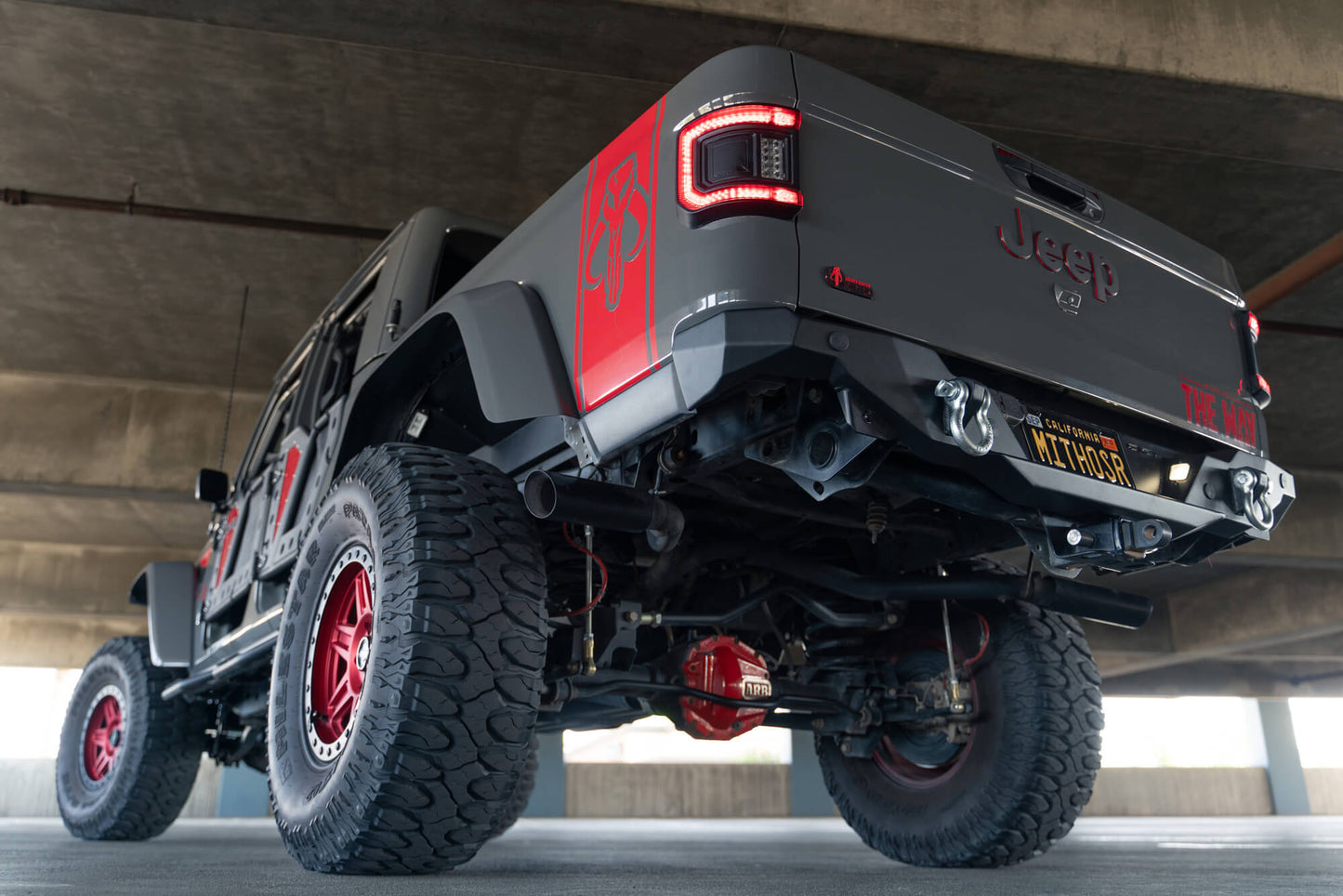 2020-2023-Jeep-Gladiator-JT-FS-15-Series-Rear-Bumper_Installed-08.jpg