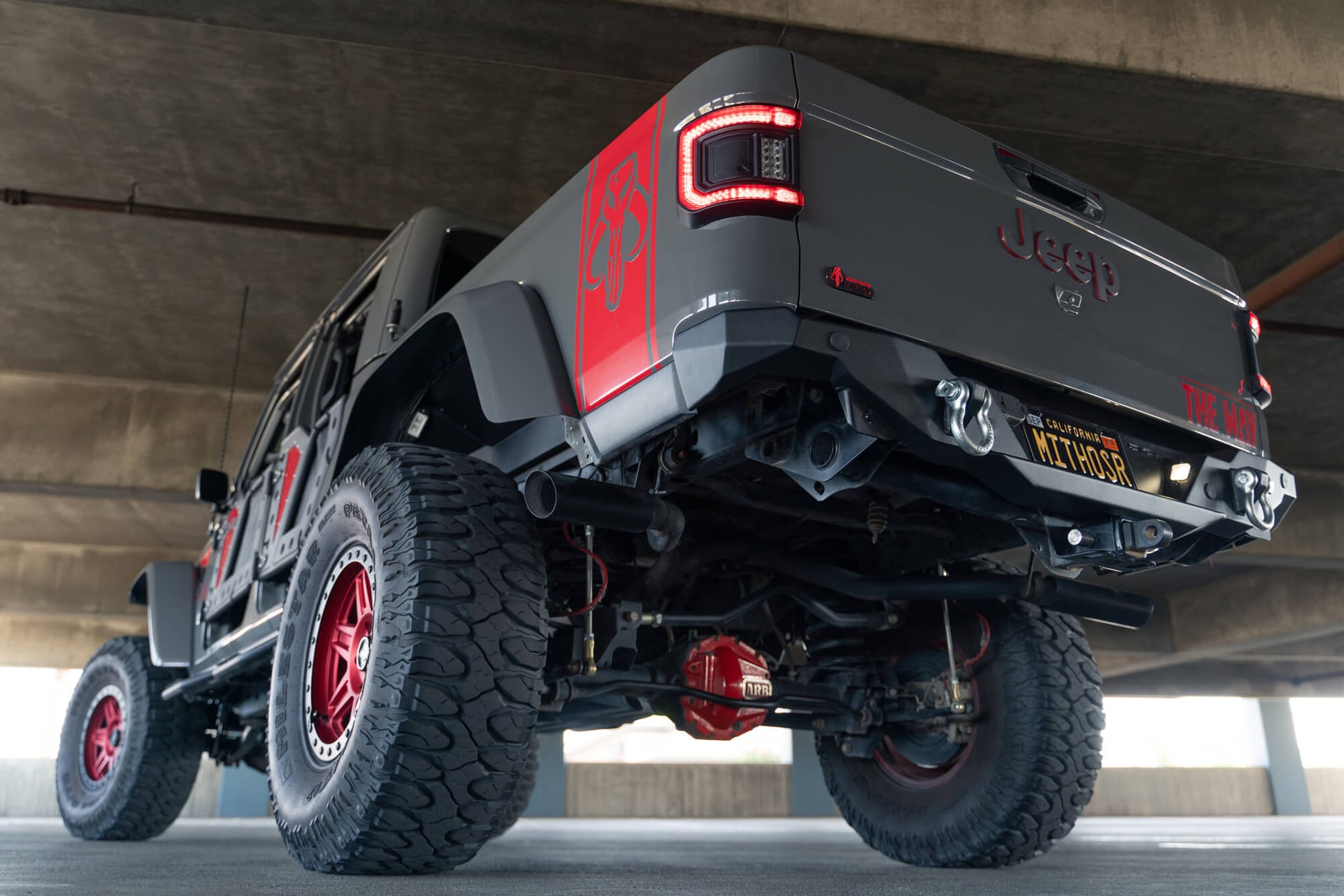 2020-2023-Jeep-Gladiator-JT-FS-15-Series-Rear-Bumper_Installed-08.jpg