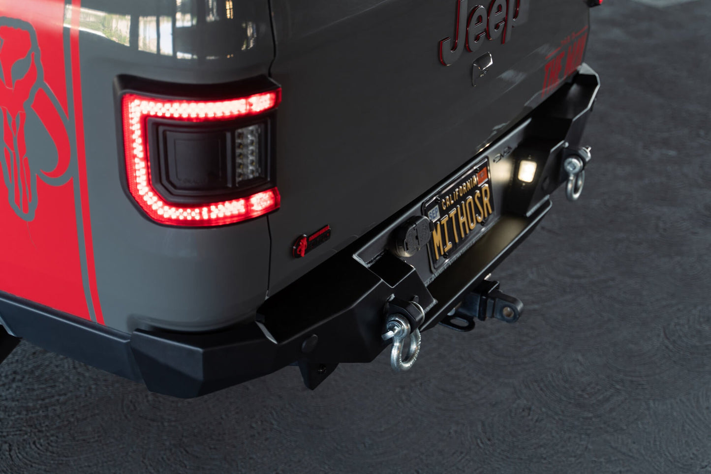 2020-2023-Jeep-Gladiator-JT-FS-15-Series-Rear-Bumper_Installed-09.jpg