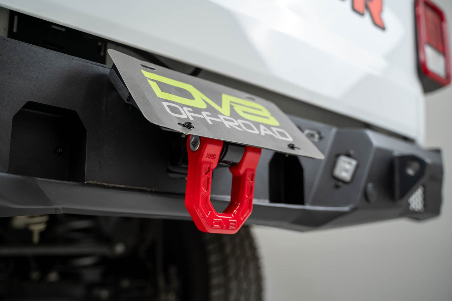 2020-2023-Jeep-Gladiator-JT-MTO-Series-Accessory-Hitch_Installed-05.jpg