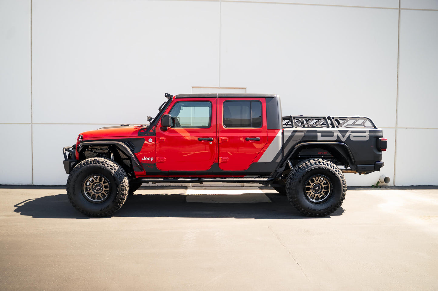 2020-2023-Jeep-Gladiator-JT-OE-Plus-Side-Steps_Installed-1.jpg