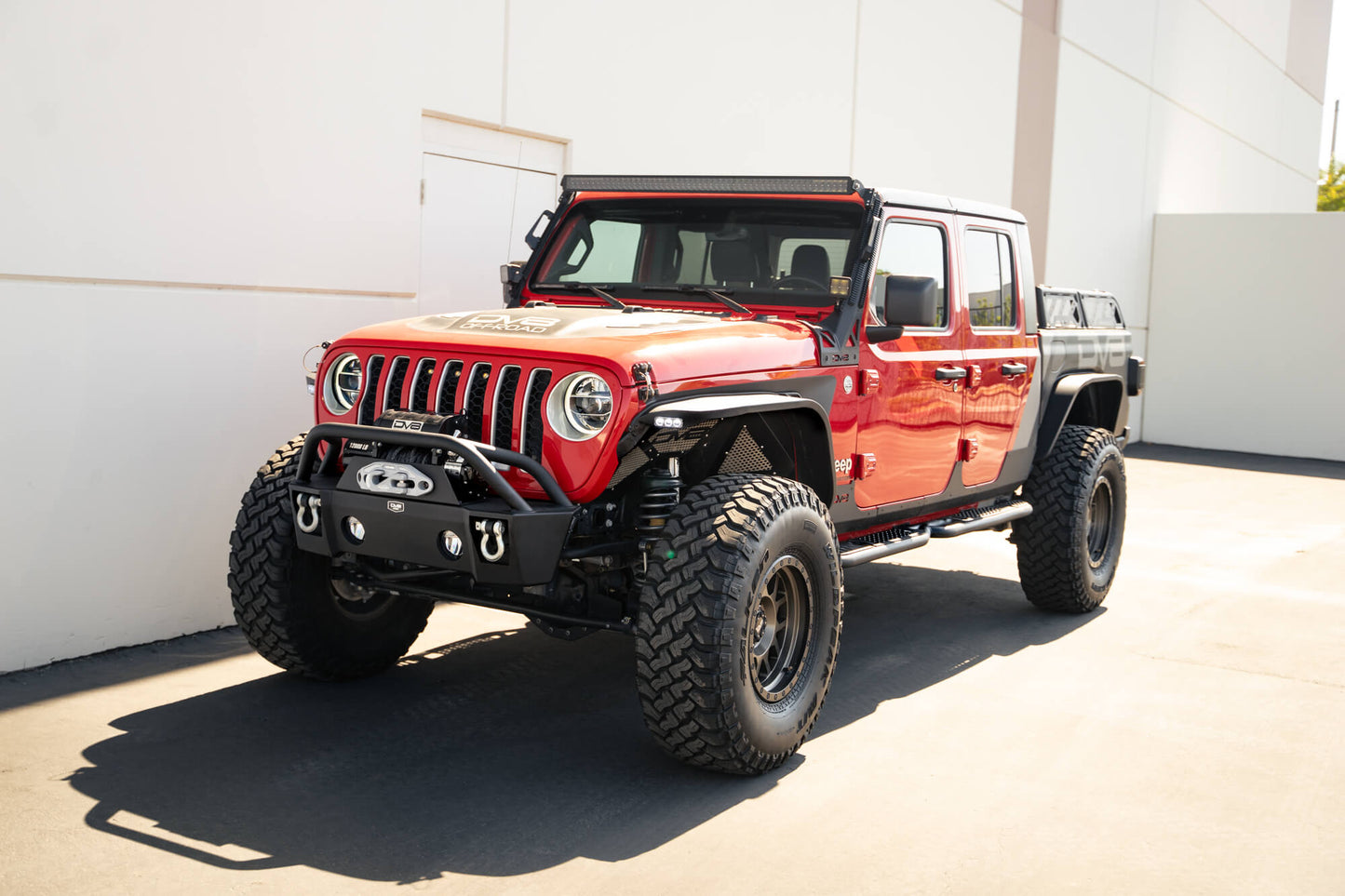 2020-2023-Jeep-Gladiator-JT-OE-Plus-Side-Steps_Installed-3.jpg
