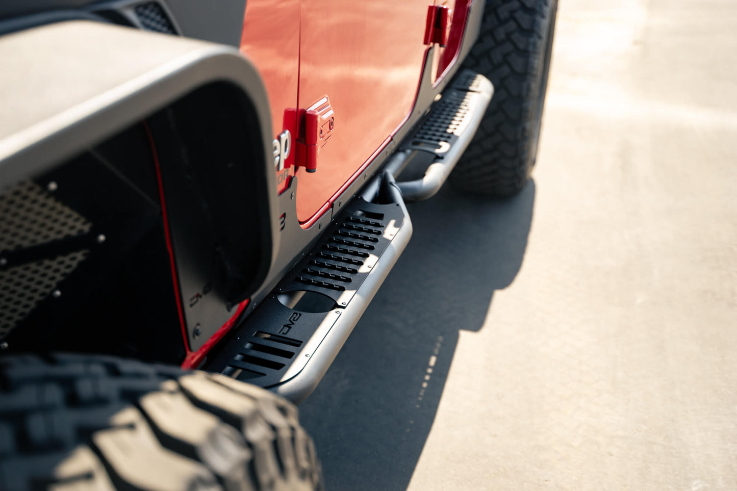 2020-2023-Jeep-Gladiator-JT-OE-Plus-Side-Steps_Installed-4.jpg