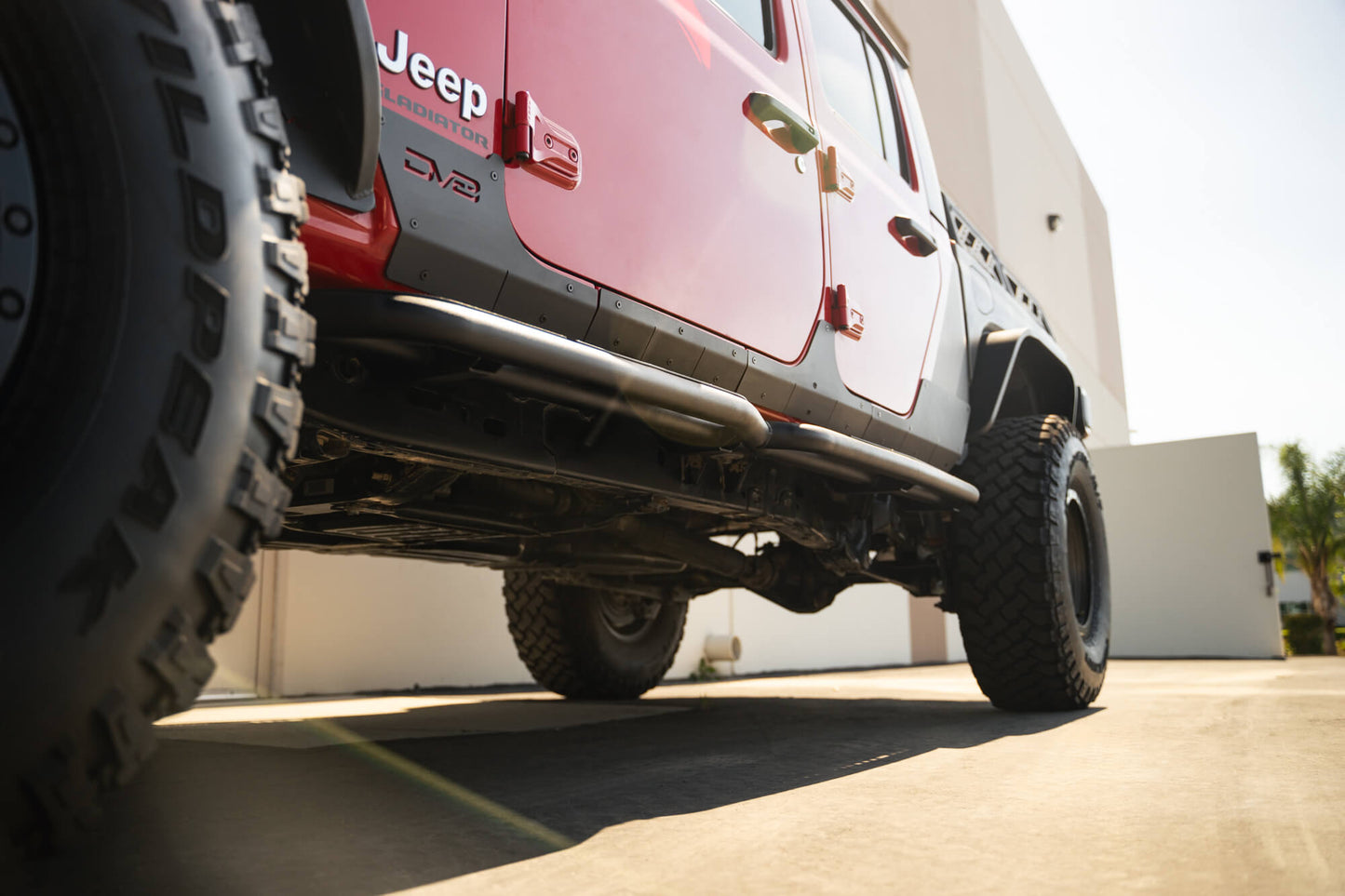 2020-2023-Jeep-Gladiator-JT-OE-Plus-Side-Steps_Installed-6.jpg