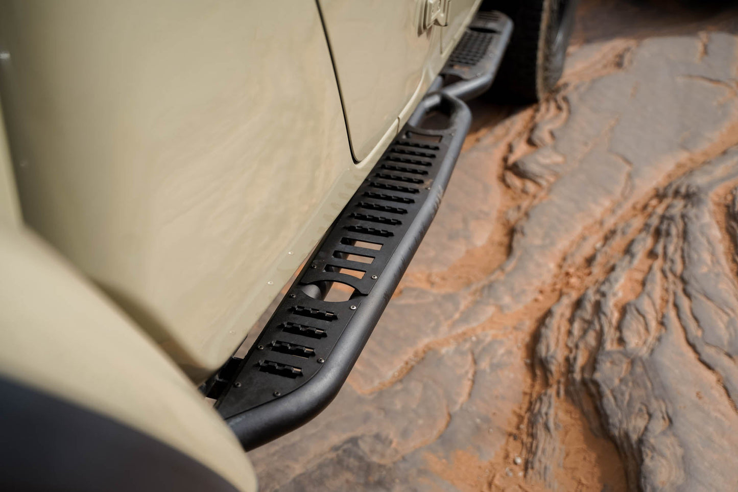 2020-2024-Jeep-Gladiator-JT-OE-Plus-Side-Steps-Off-Road-2.jpg