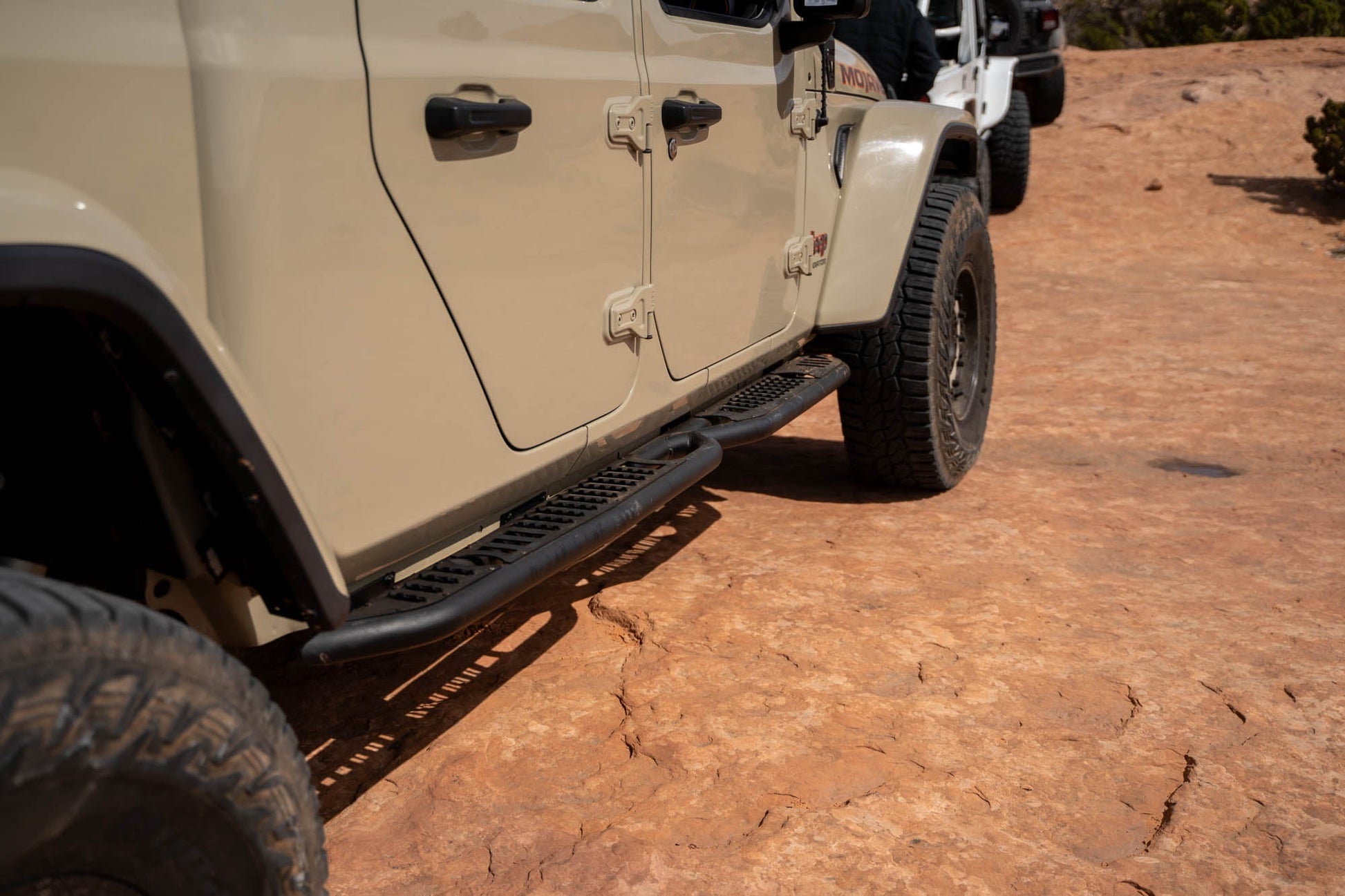 2020-2024-Jeep-Gladiator-JT-OE-Plus-Side-Steps-Off-Road-3.jpg