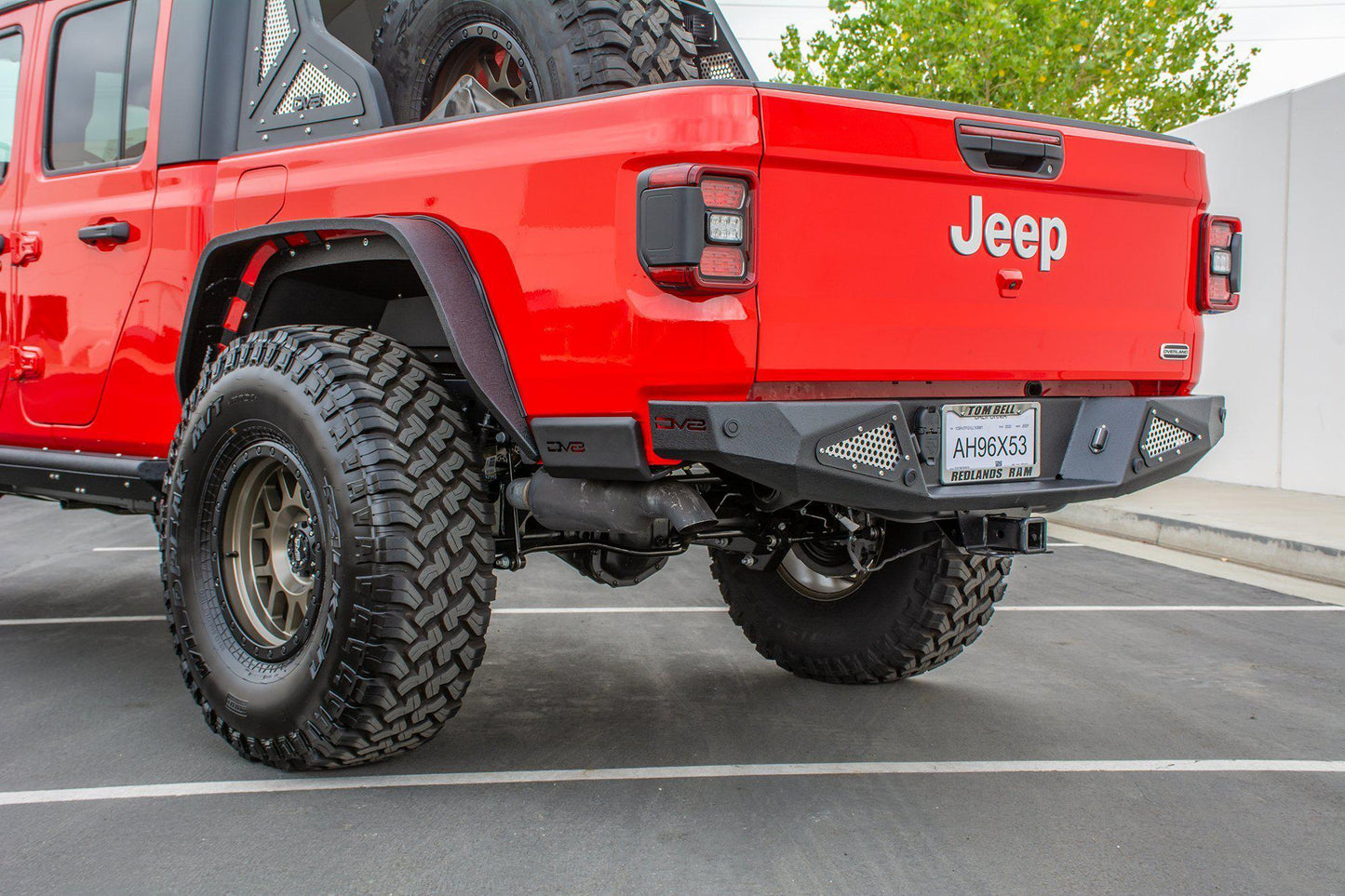 2020-21-jeep-gladiator-jt-bedside-rock-sliders-dv8-offroad-srgl-01-5.jpg