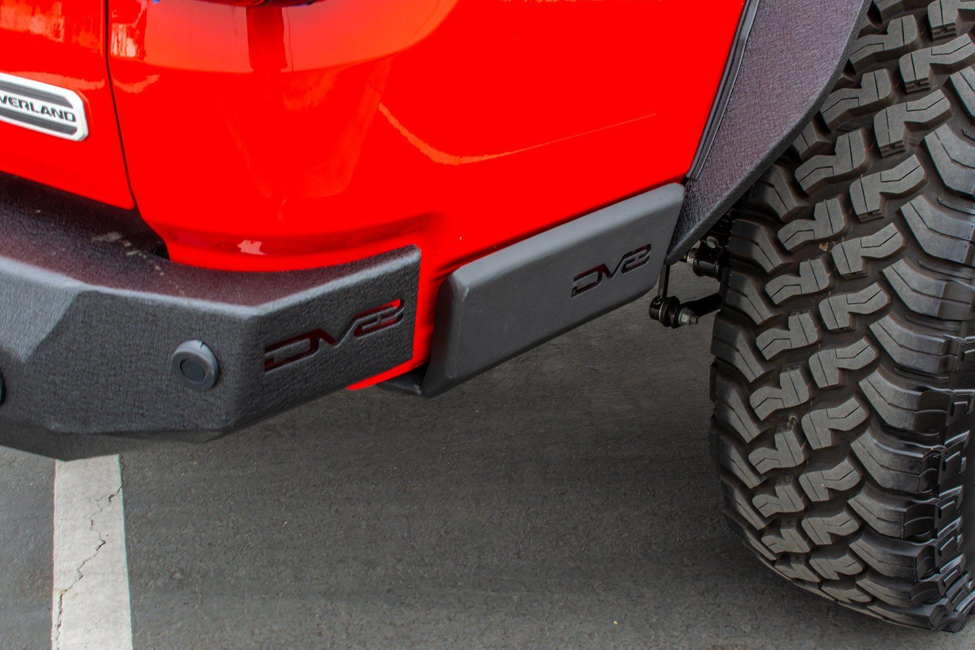 2020-21-jeep-gladiator-jt-bedside-rock-sliders-dv8-offroad-srgl-01-7.jpg
