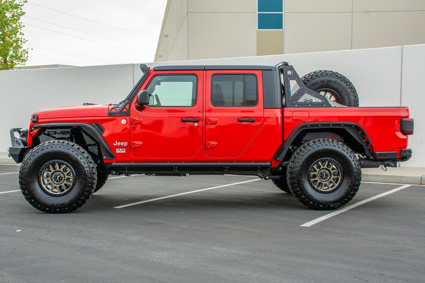 2020-21-jeep-gladiator-jt-rock-sliders-with-step-dv8-offroad-srgl-02-5.jpg