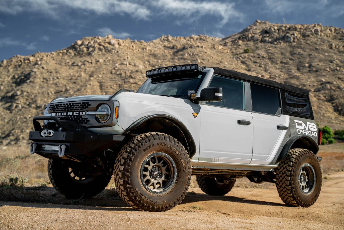2021-2023-Ford-Bronco-A-Pillar-Dual-Light-Pod-Drop-Mounts_installed-02.jpg