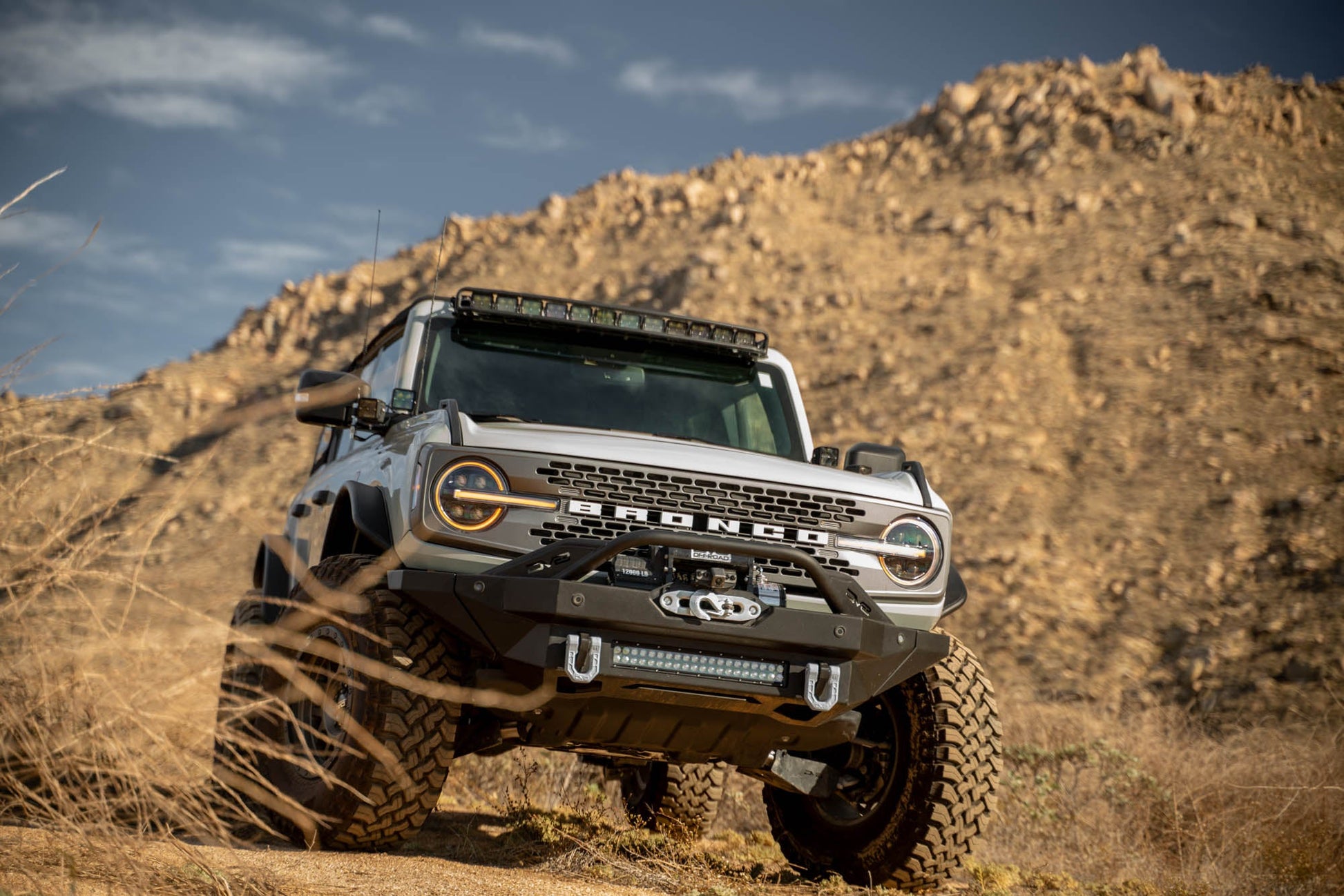 2021-2023-Ford-Bronco-A-Pillar-Dual-Light-Pod-Drop-Mounts_installed-03.jpg