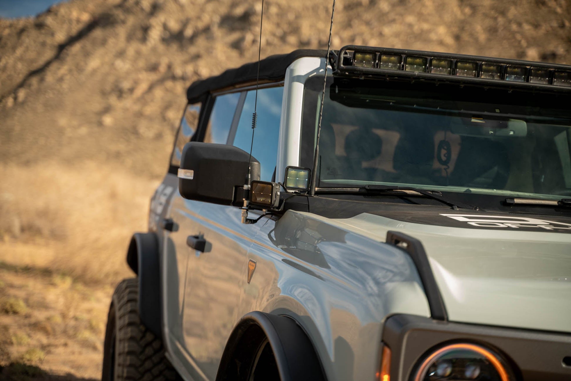 2021-2023-Ford-Bronco-A-Pillar-Dual-Light-Pod-Drop-Mounts_installed-05.jpg
