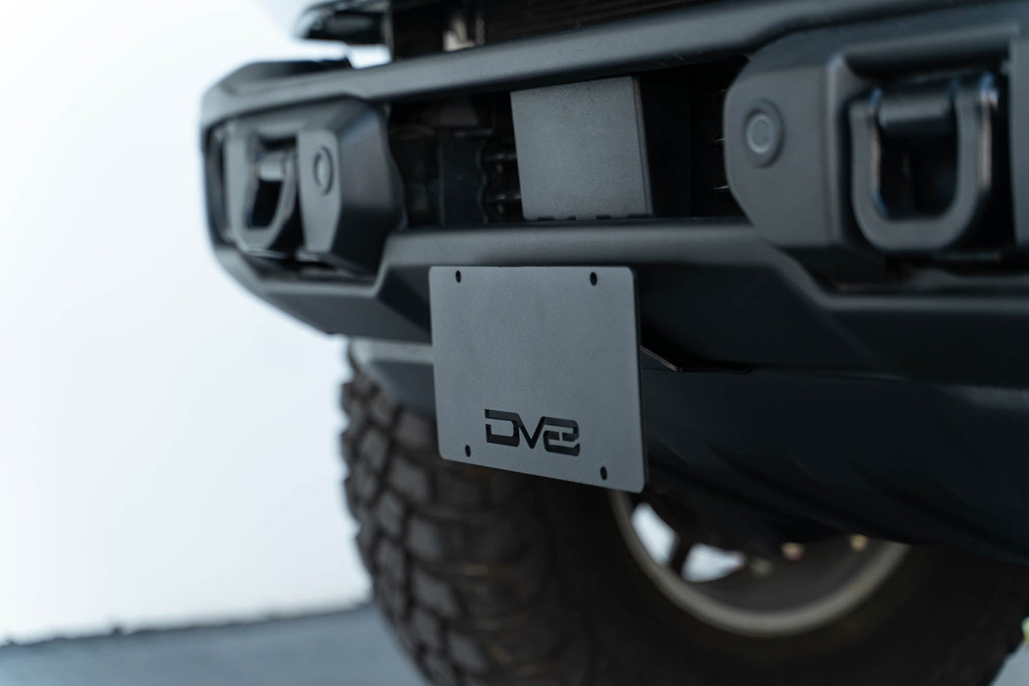 2021-2023-Ford-Bronco-Capable-Bumper-Front-License-Plate-Mount_Installed-01.jpg