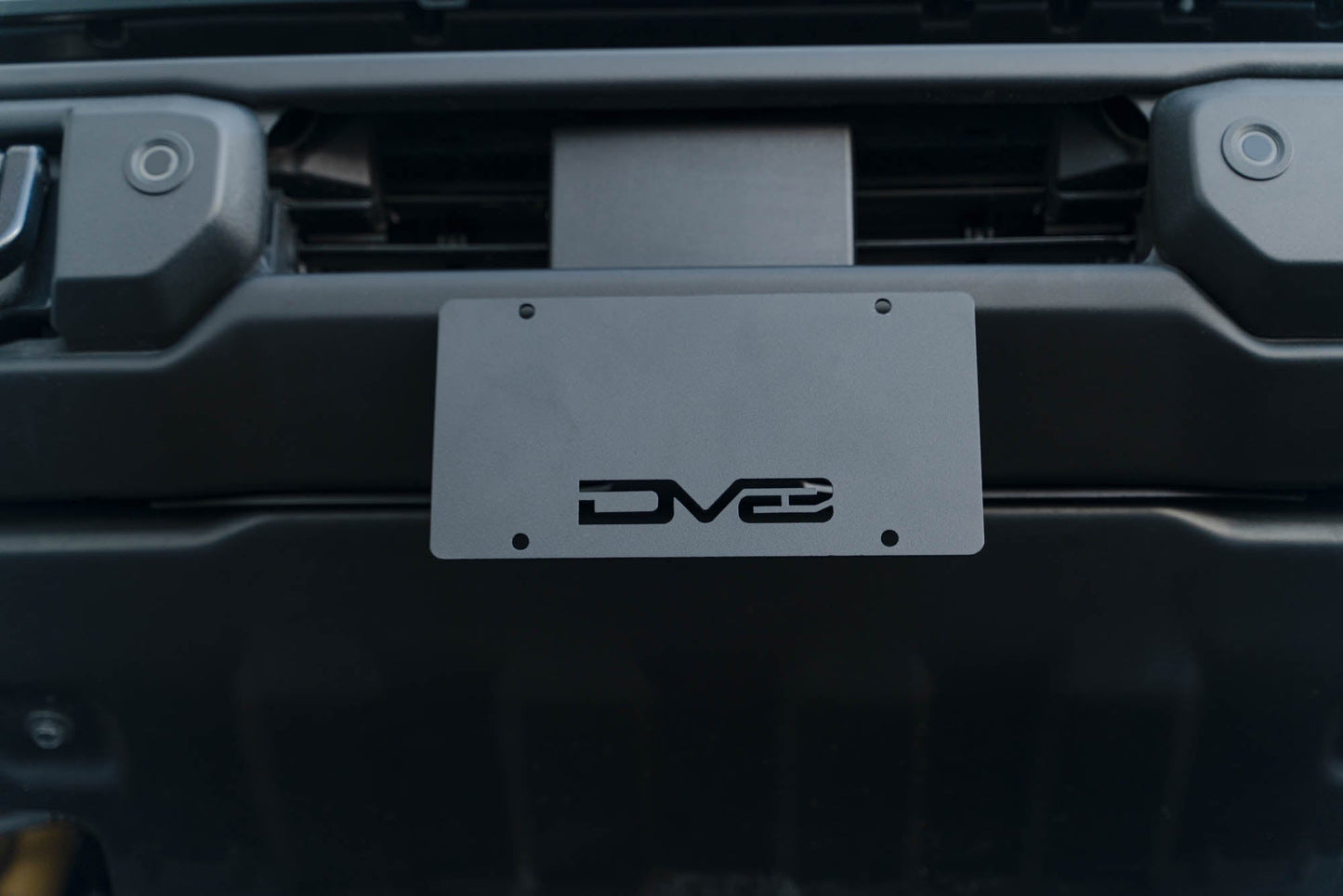 2021-2023-Ford-Bronco-Capable-Bumper-Front-License-Plate-Mount_Installed-03.jpg