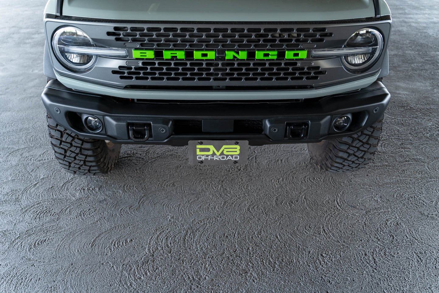 2021-2023-Ford-Bronco-Capable-Bumper-Front-License-Plate-Mount_Installed-09.jpg