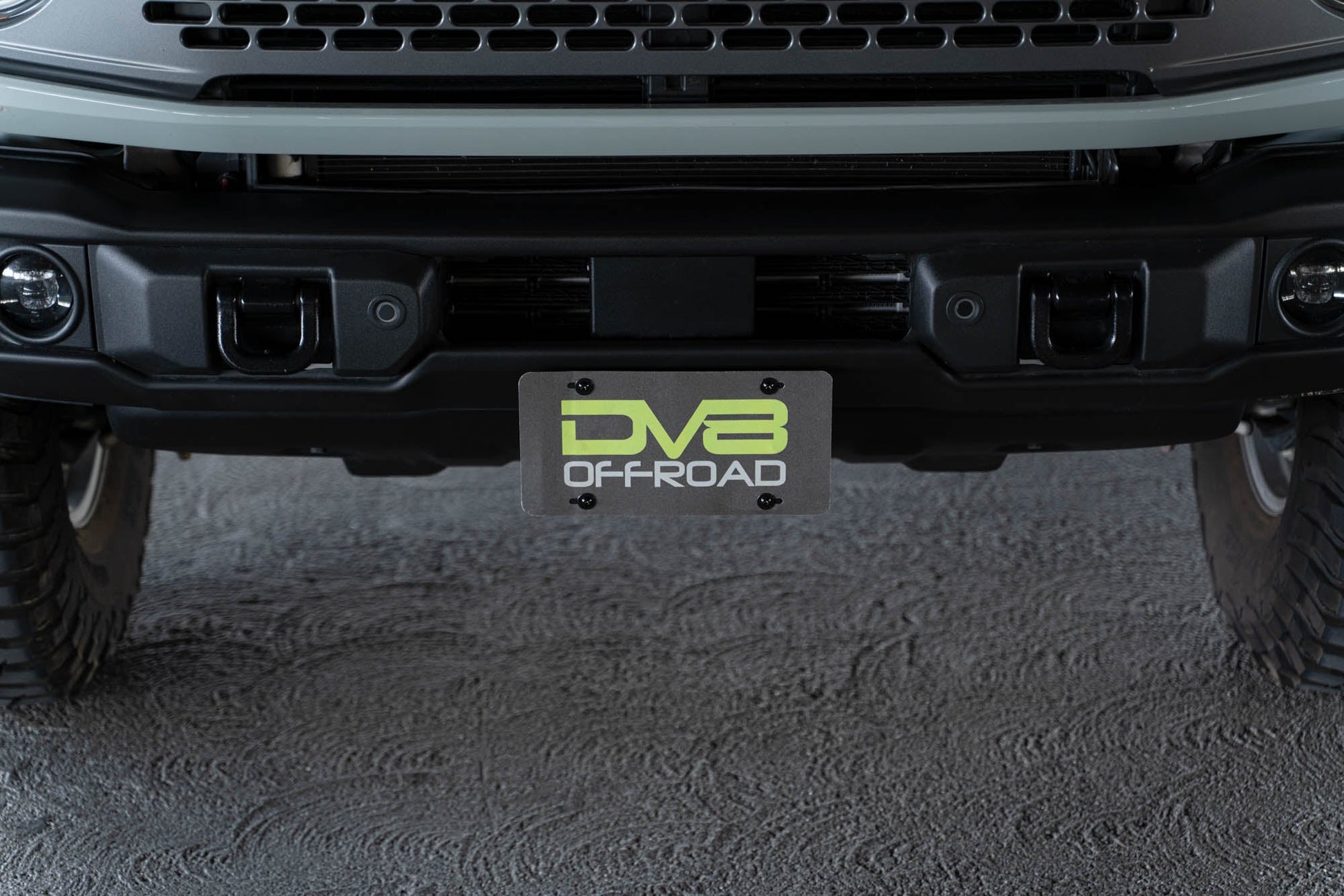 2021-2023-Ford-Bronco-Capable-Bumper-Front-License-Plate-Mount_Installed-12.jpg