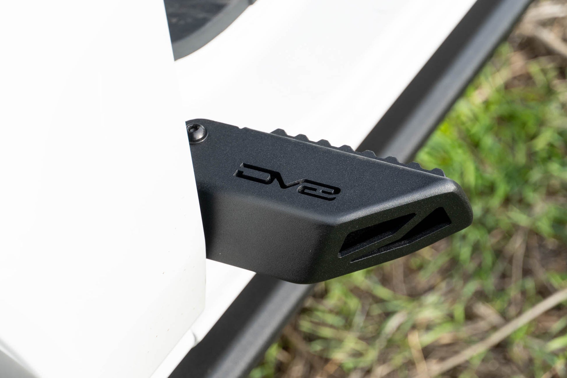 2021-2023-Ford-Bronco-Foot-Pegs-Installed-04.jpg
