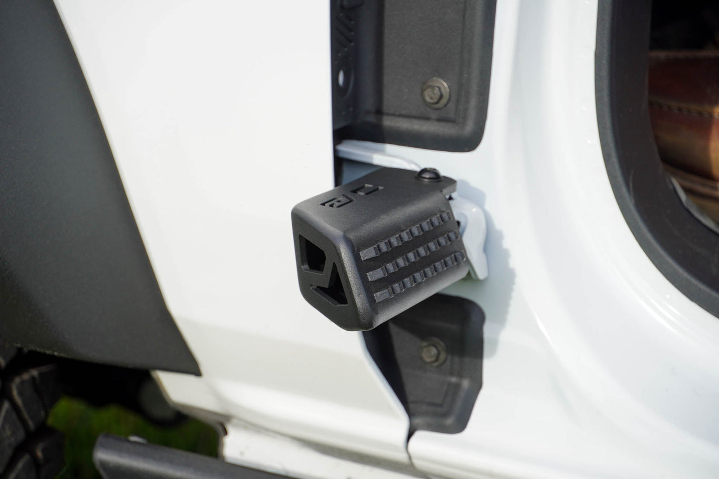 2021-2023-Ford-Bronco-Foot-Pegs-Installed-05.jpg