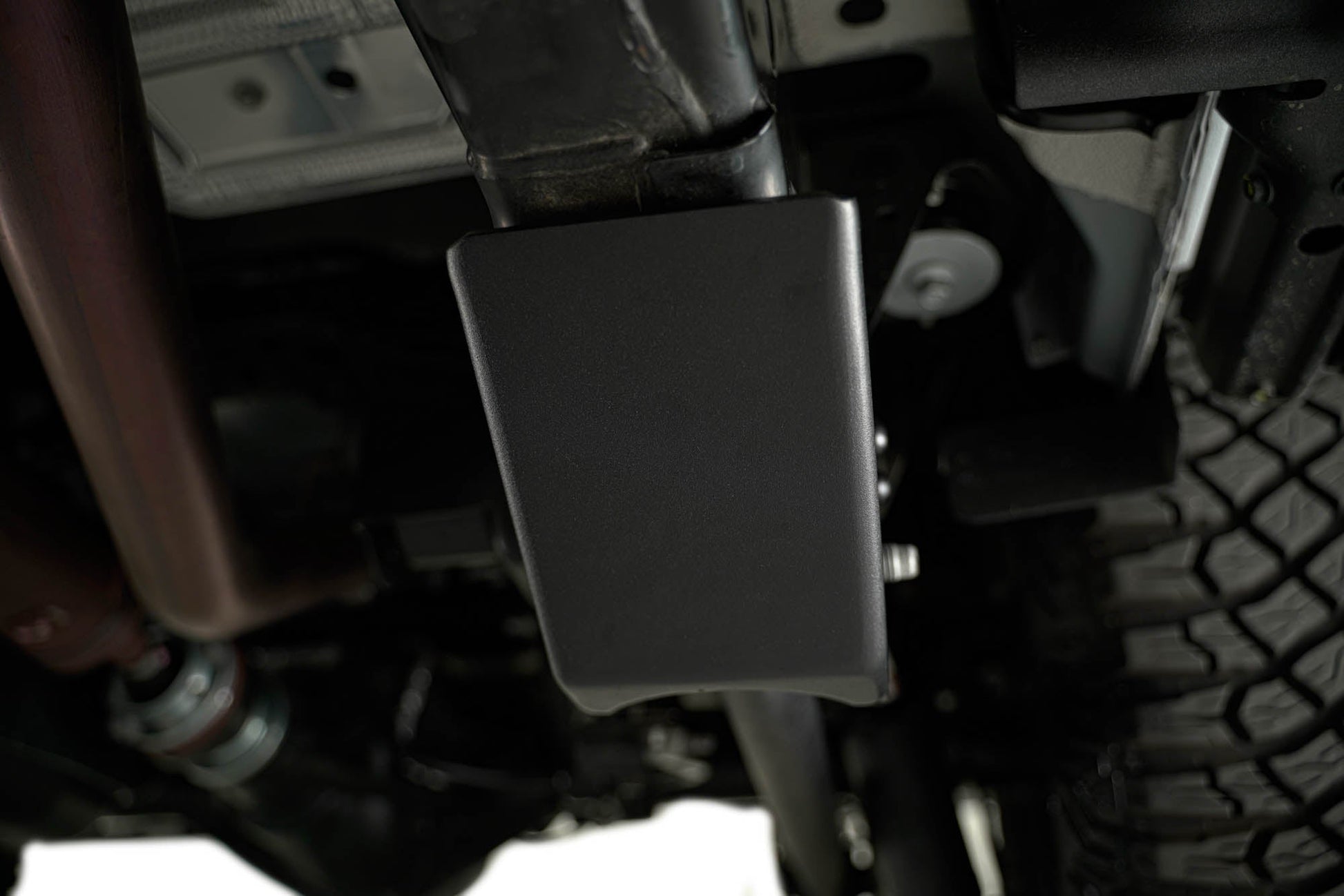2021-2023-Ford-Bronco-Frame-Side-Trailing-Arm-Skid-Plate_Installed-02.jpg