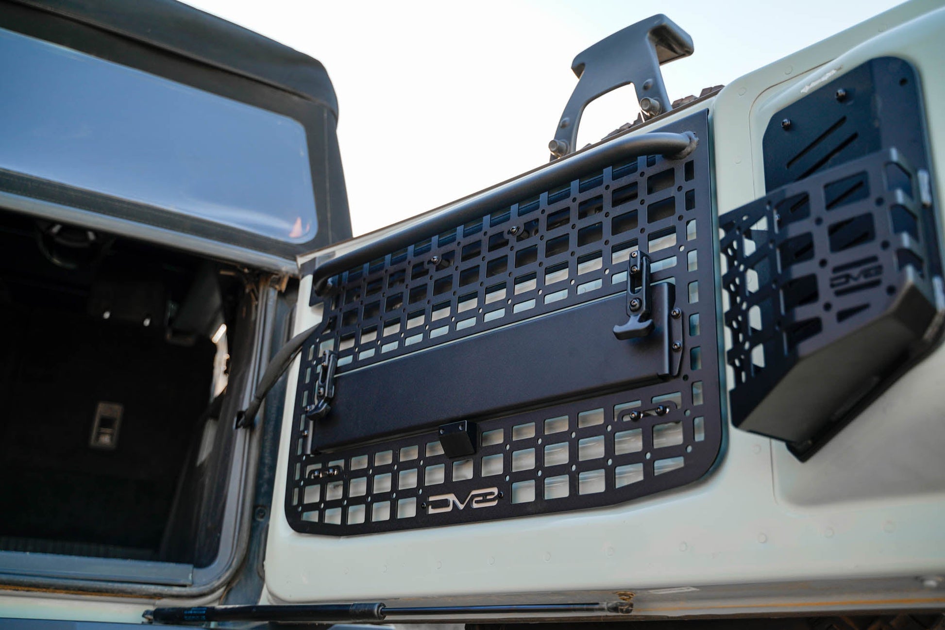 2021-2023-Ford-Bronco-Tailgate-Molle-Panel_Installed-01.jpg