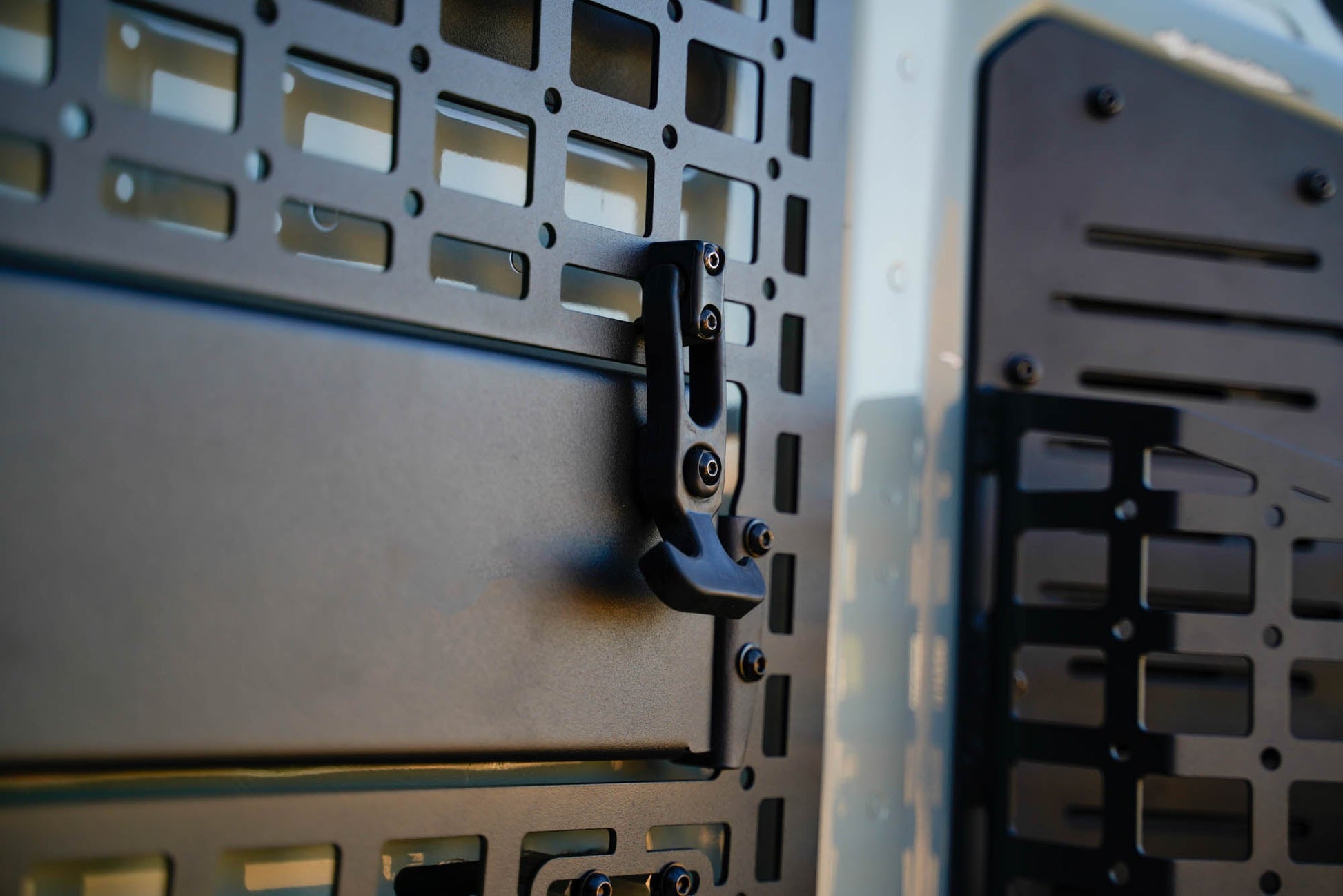 2021-2023-Ford-Bronco-Tailgate-Molle-Panel_Installed-04.jpg
