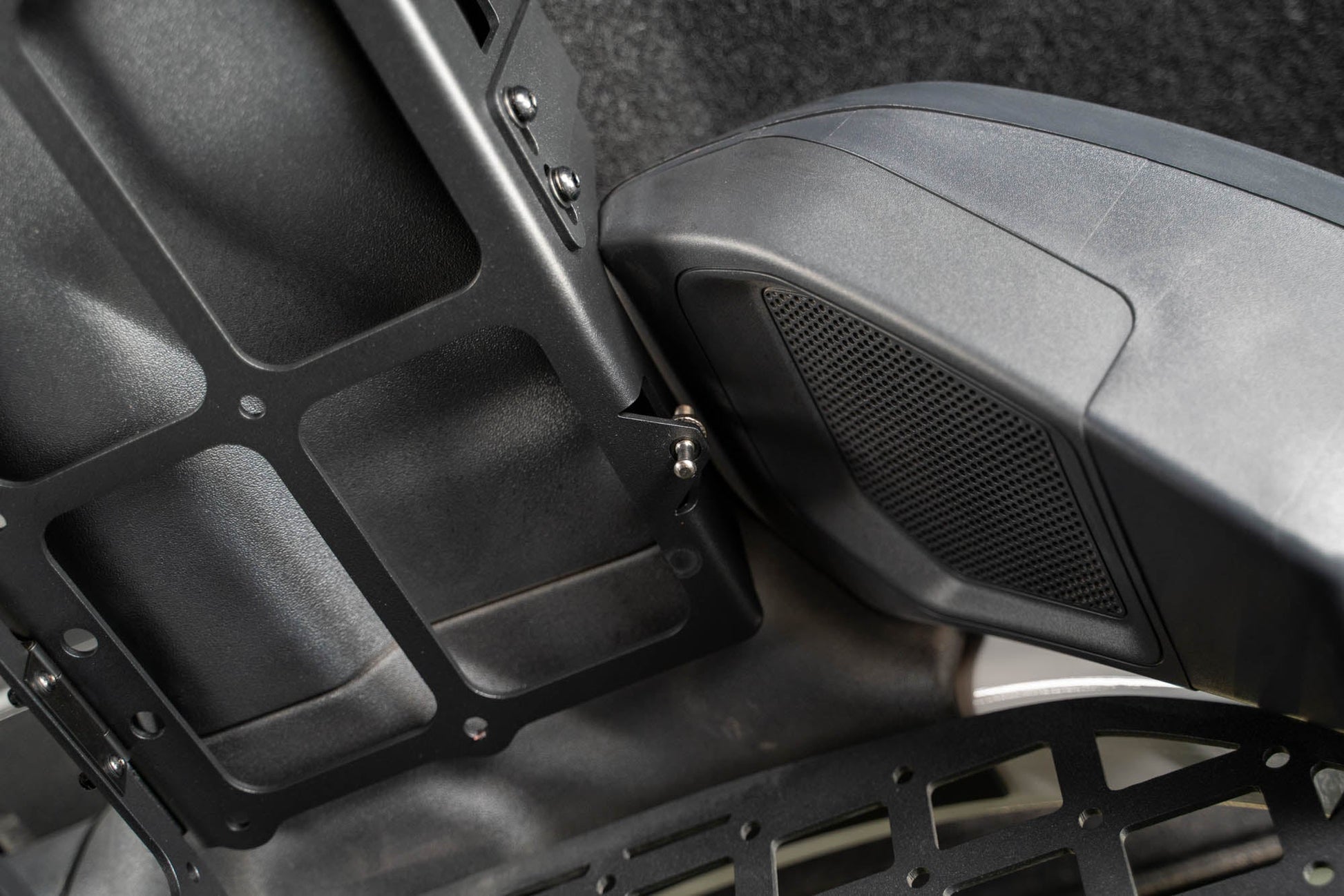2021-2024-Ford-Bronco-Dog-Barrier-Installed-16.jpg