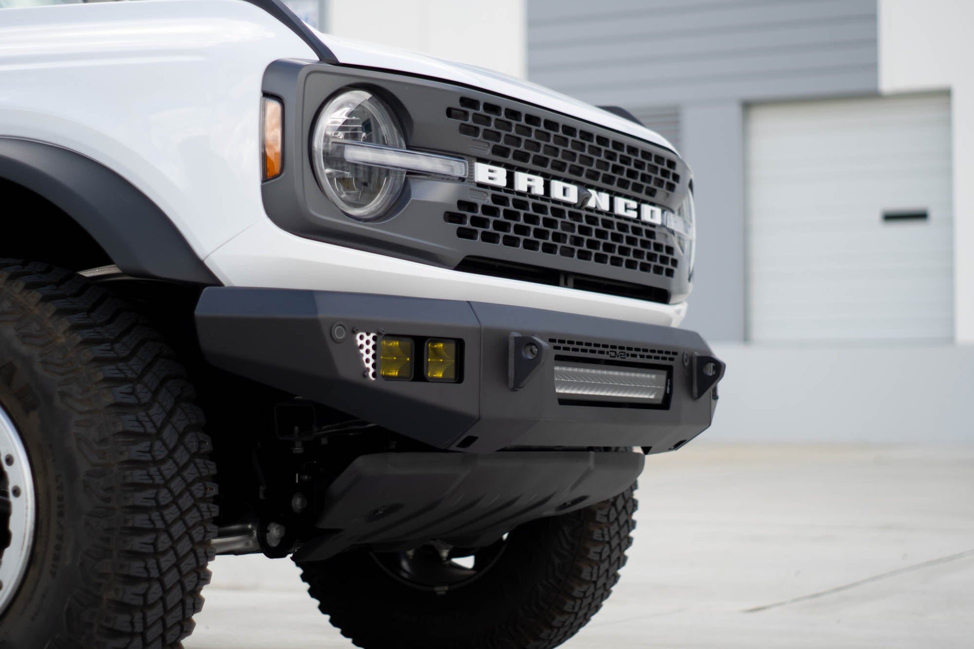2021-2024-Ford-Bronco-OE-Plus-Series-Front-Bumper-V2-Installed-3.jpg