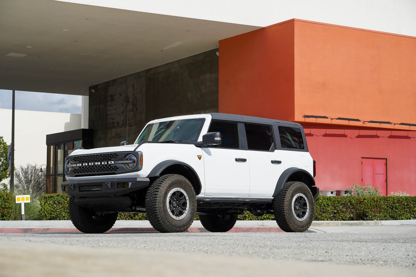 2021-2024-Ford-Bronco-OE-Plus-Series-Front-Bumper-V2-Installed-4.jpg