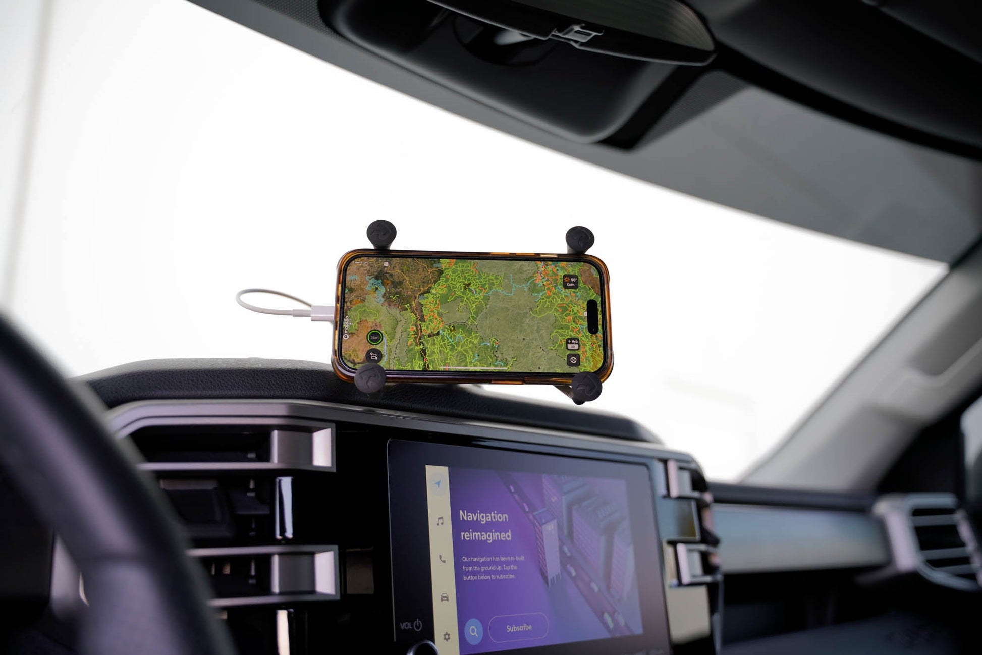 2022-2023-Toyota-Tundra-Digital-Device-Dash-Mount_Installed-05.jpg