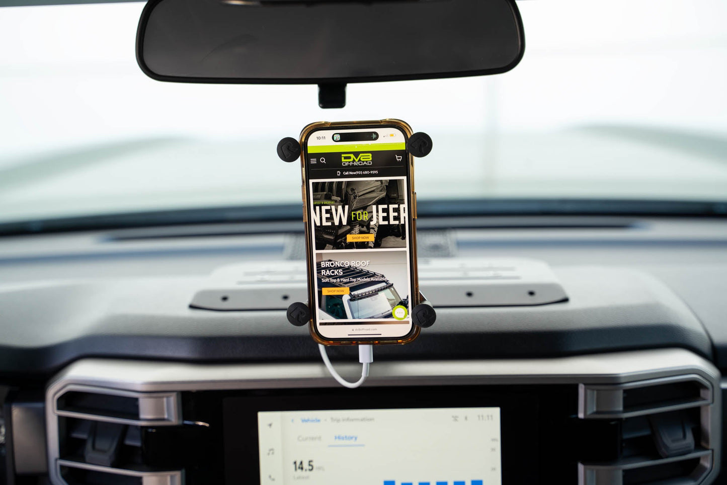 2022-2023-Toyota-Tundra-Digital-Device-Dash-Mount_Installed-08.jpg