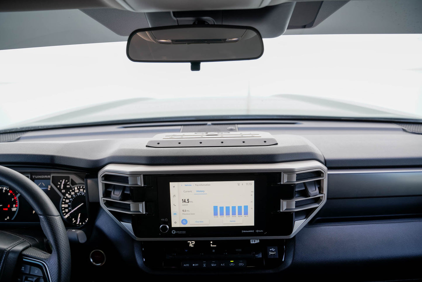 2022-2023-Toyota-Tundra-Digital-Device-Dash-Mount_Installed-09.jpg
