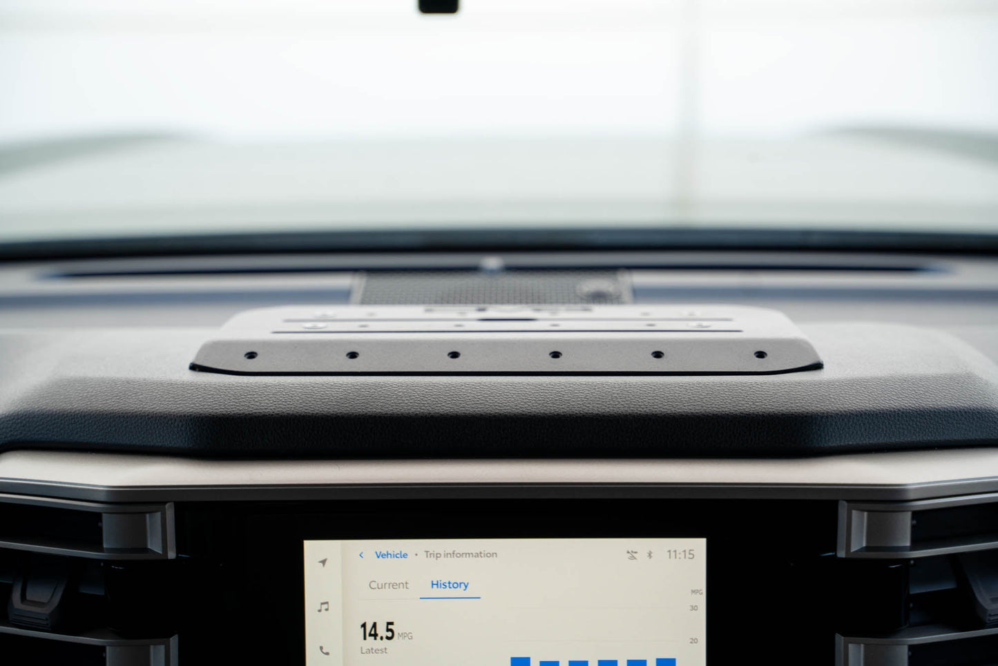 2022-2023-Toyota-Tundra-Digital-Device-Dash-Mount_Installed-10.jpg