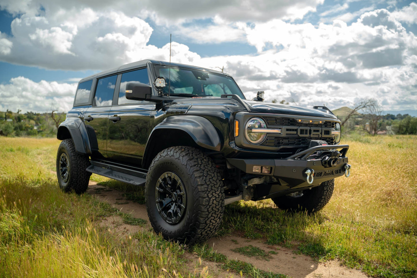 2022-2024-Bronco-Raptor-Spec-Series-Front-Bumper-Installed-01.jpg