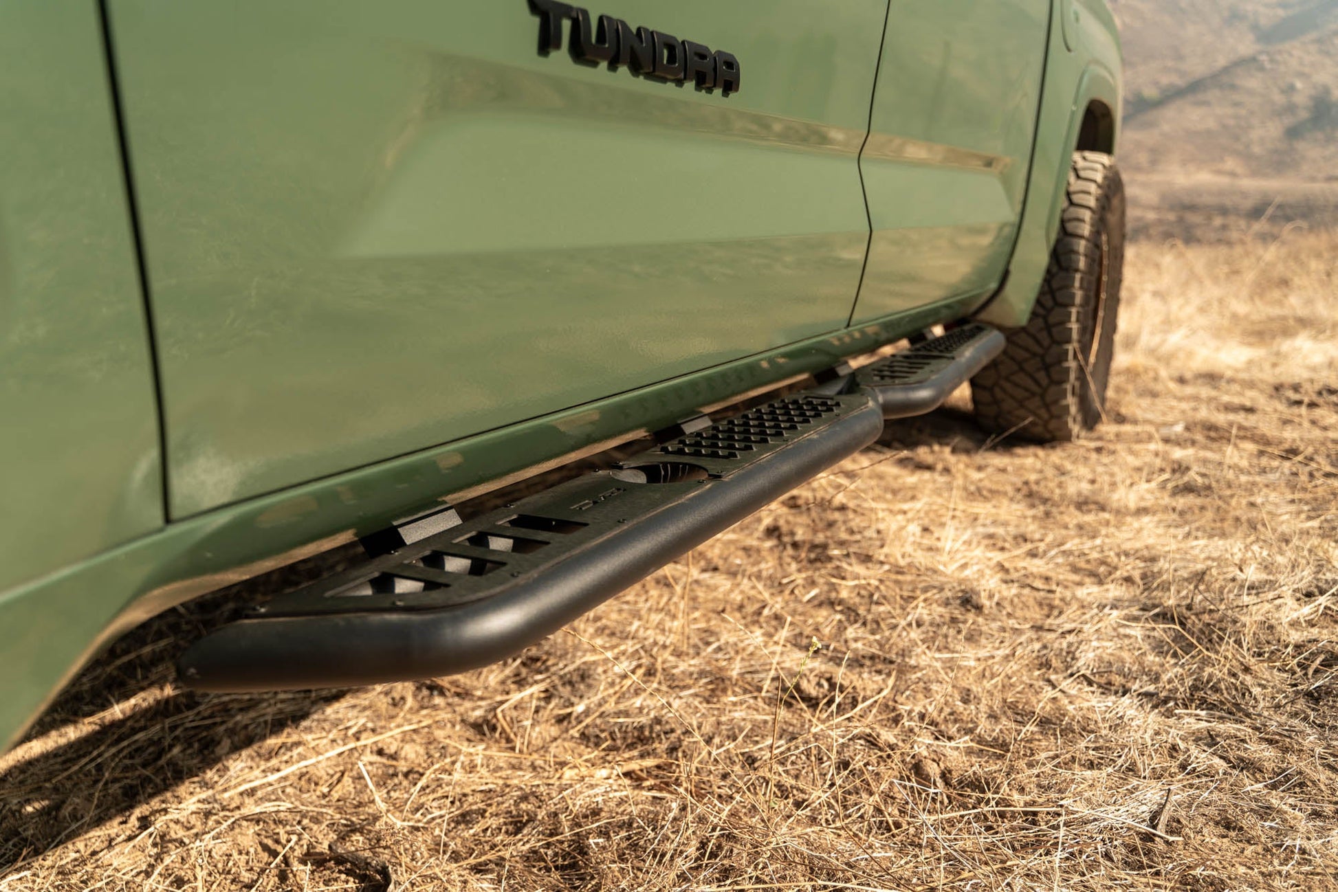 2022_Toyota-Tundra-Crew-Max-OE-Plus-Side-Steps-Installed-2.jpg