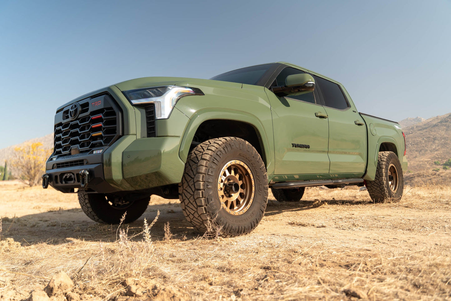 2022_Toyota-Tundra-Crew-Max-OE-Plus-Side-Steps-Installed-4.jpg
