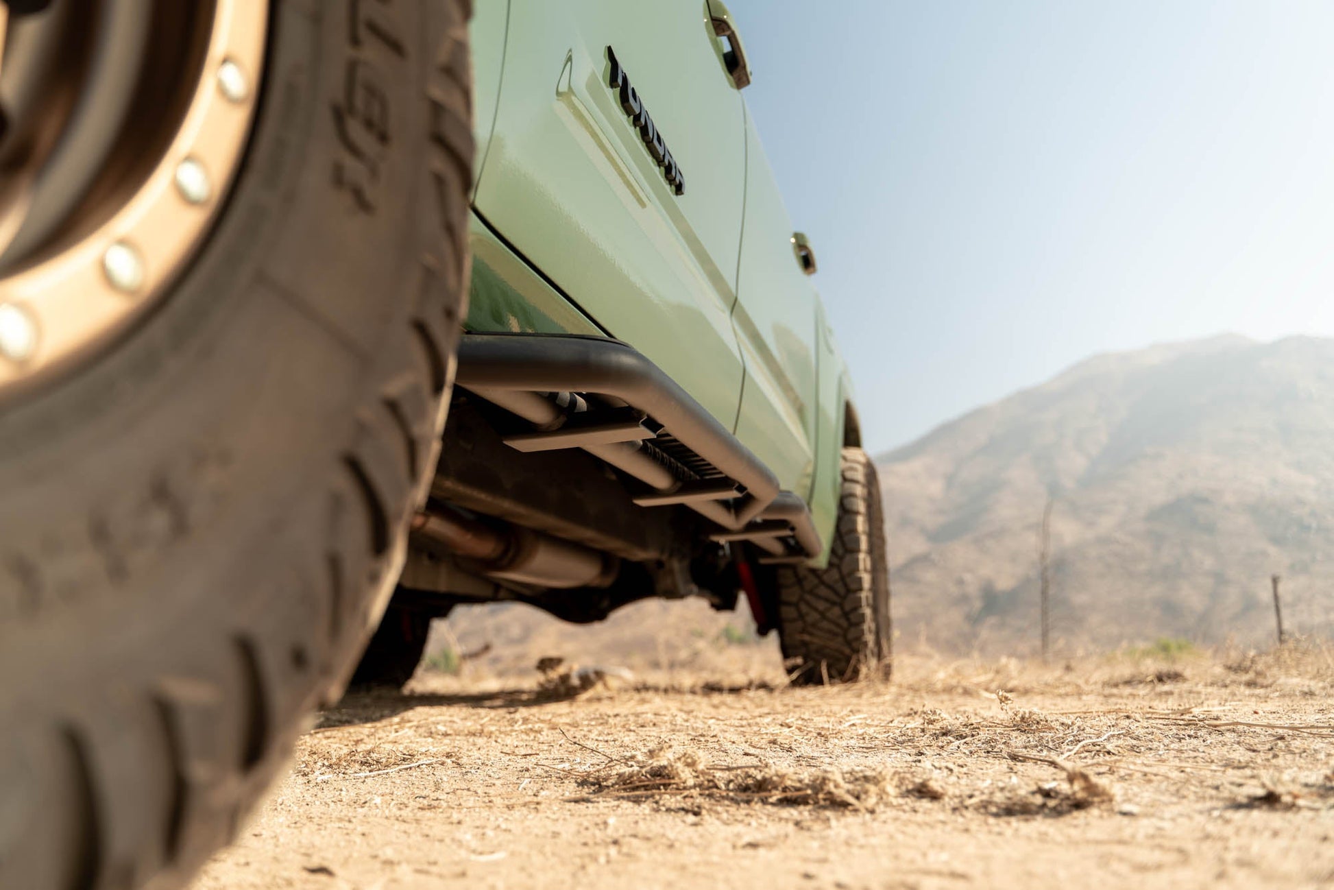 2022_Toyota-Tundra-Crew-Max-OE-Plus-Side-Steps-Installed-5.jpg