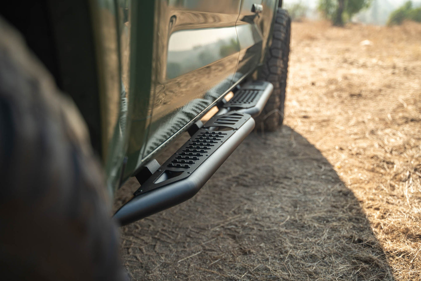 2022_Toyota-Tundra-Crew-Max-OE-Plus-Side-Steps-Installed-7.jpg