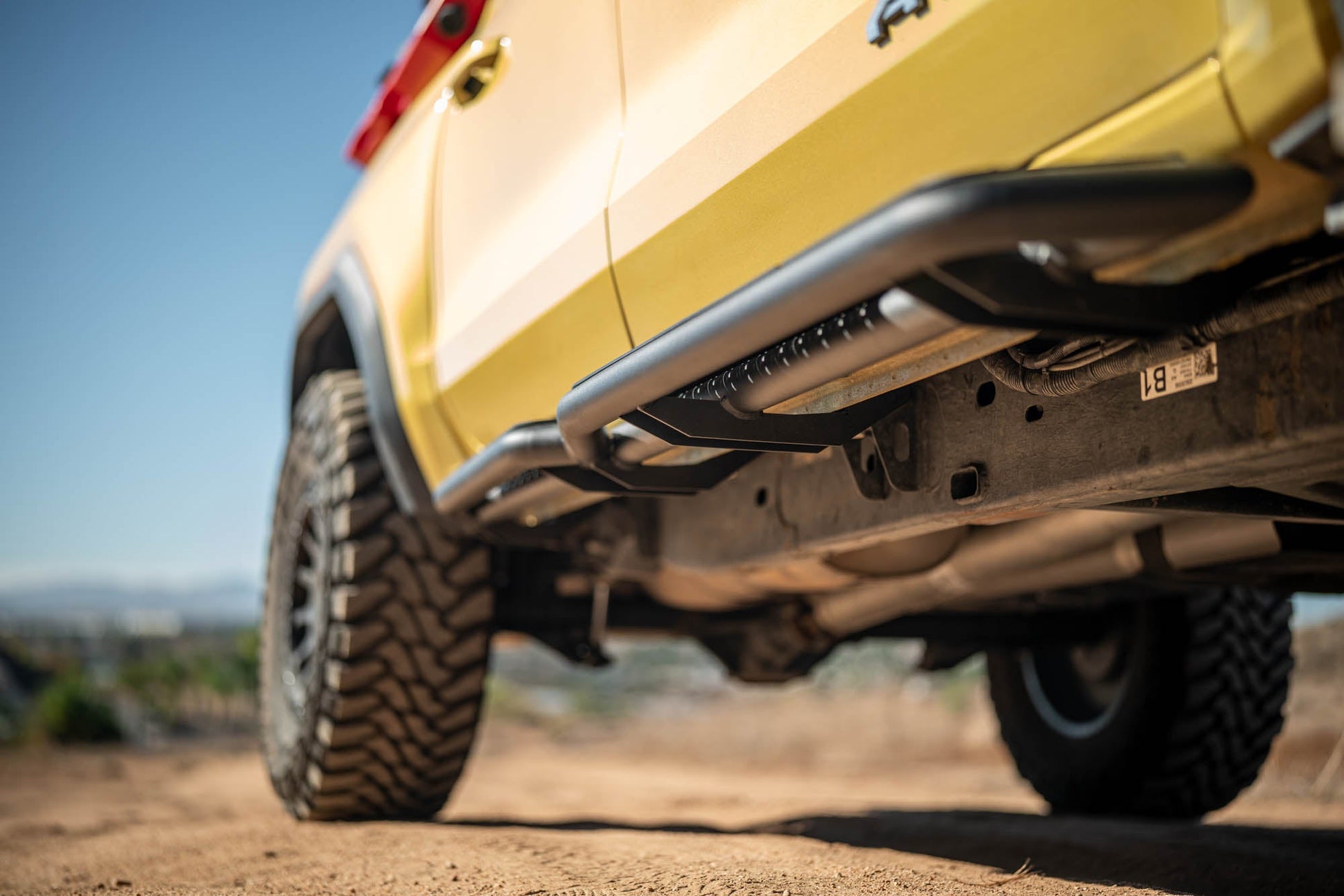 2023-2024-Chevy-Colorado-_-GMC-Canyon-OE-Plus-Side-Steps-Installed-2.jpg