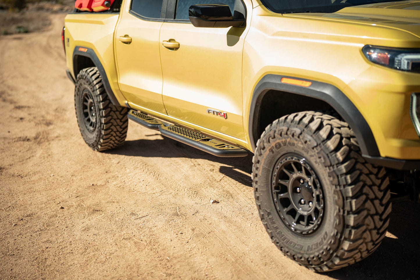 2023-2024-Chevy-Colorado-_-GMC-Canyon-OE-Plus-Side-Steps-Installed-6.jpg
