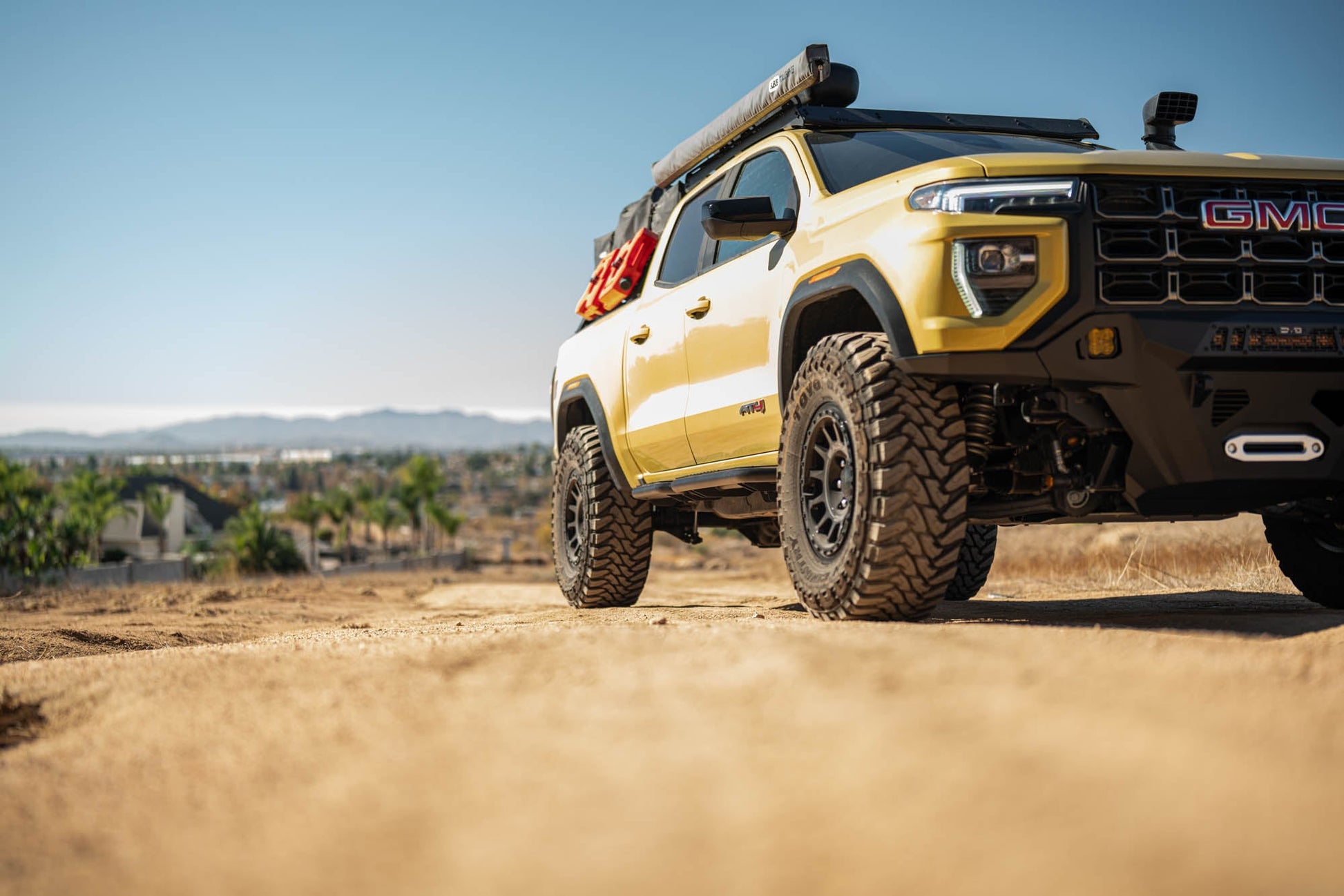 2023-2024-Chevy-Colorado-_-GMC-Canyon-OE-Plus-Side-Steps-Installed-7.jpg
