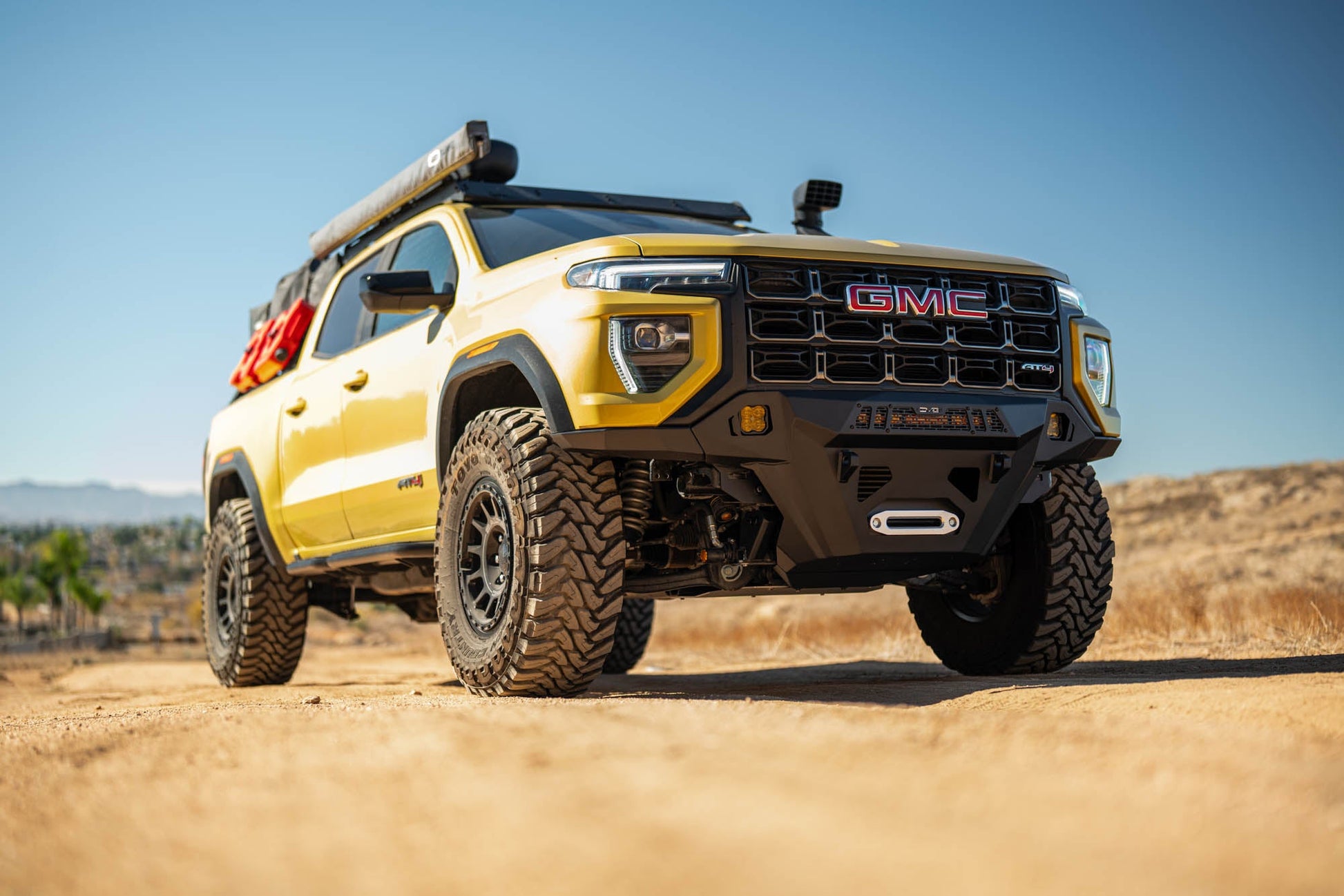 2023-2024-Chevy-Colorado-_-GMC-Canyon-OE-Plus-Side-Steps-Installed-8.jpg