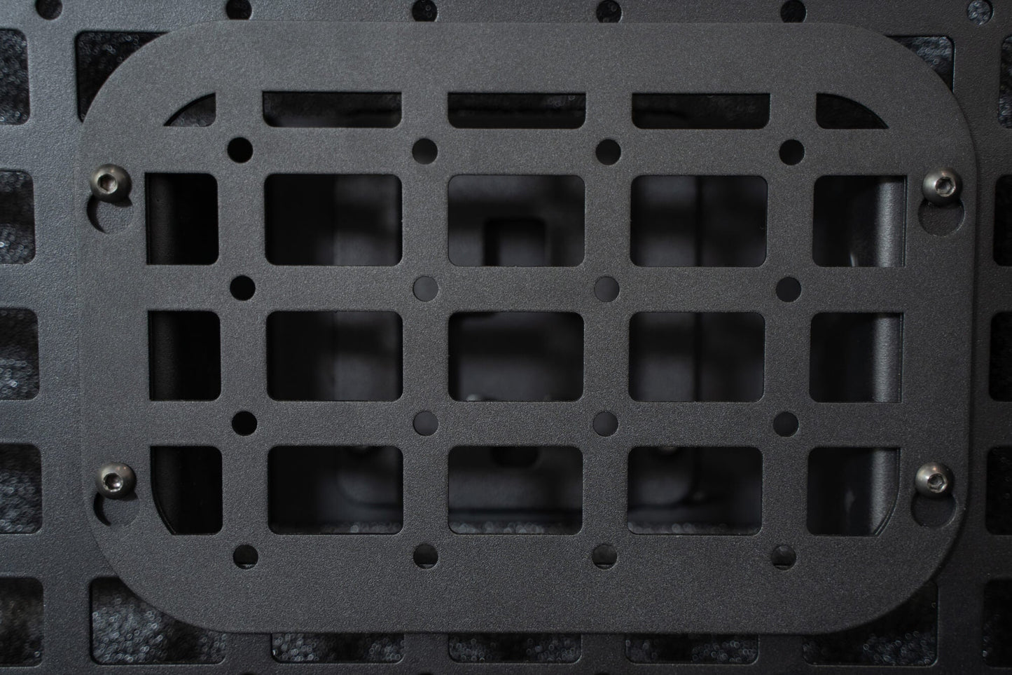 2023-Ford-F-250-350-Super-Duty-Bed-Side-Molle-Panel-Passenger_Installed_03.jpg