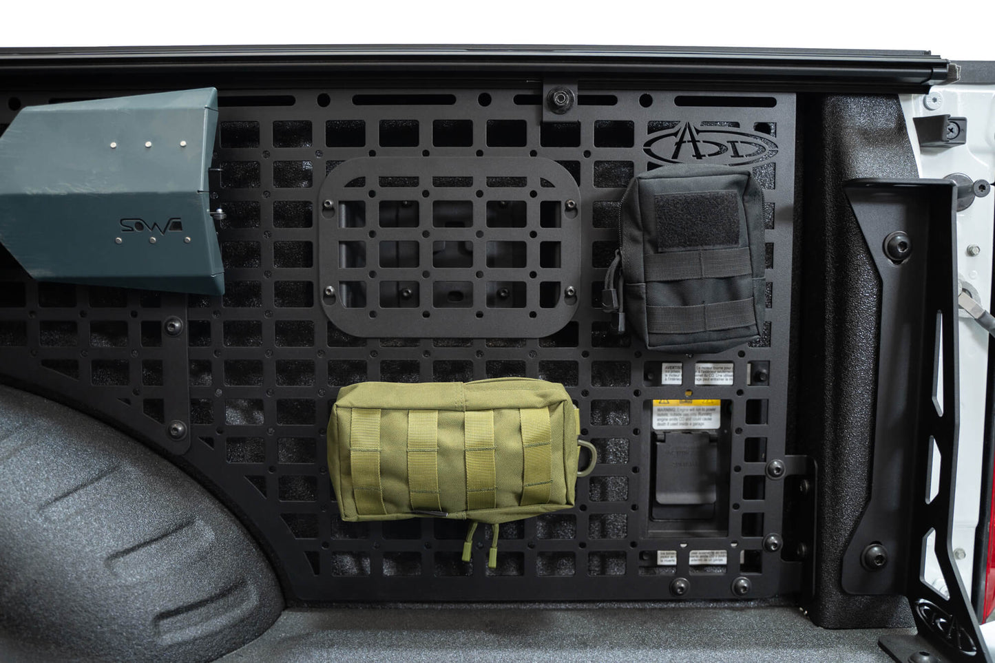 2023-Ford-F-250-350-Super-Duty-Bed-Side-Molle-Panel-Passenger_Installed_04.jpg