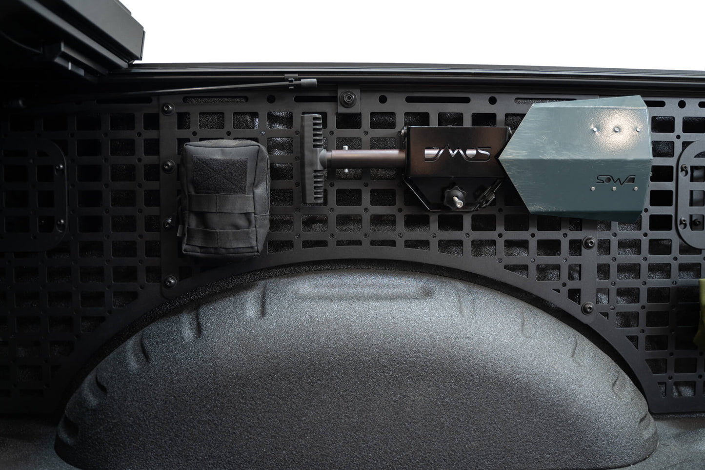 2023-Ford-F-250-350-Super-Duty-Bed-Side-Molle-Panel-Passenger_Installed_05.jpg