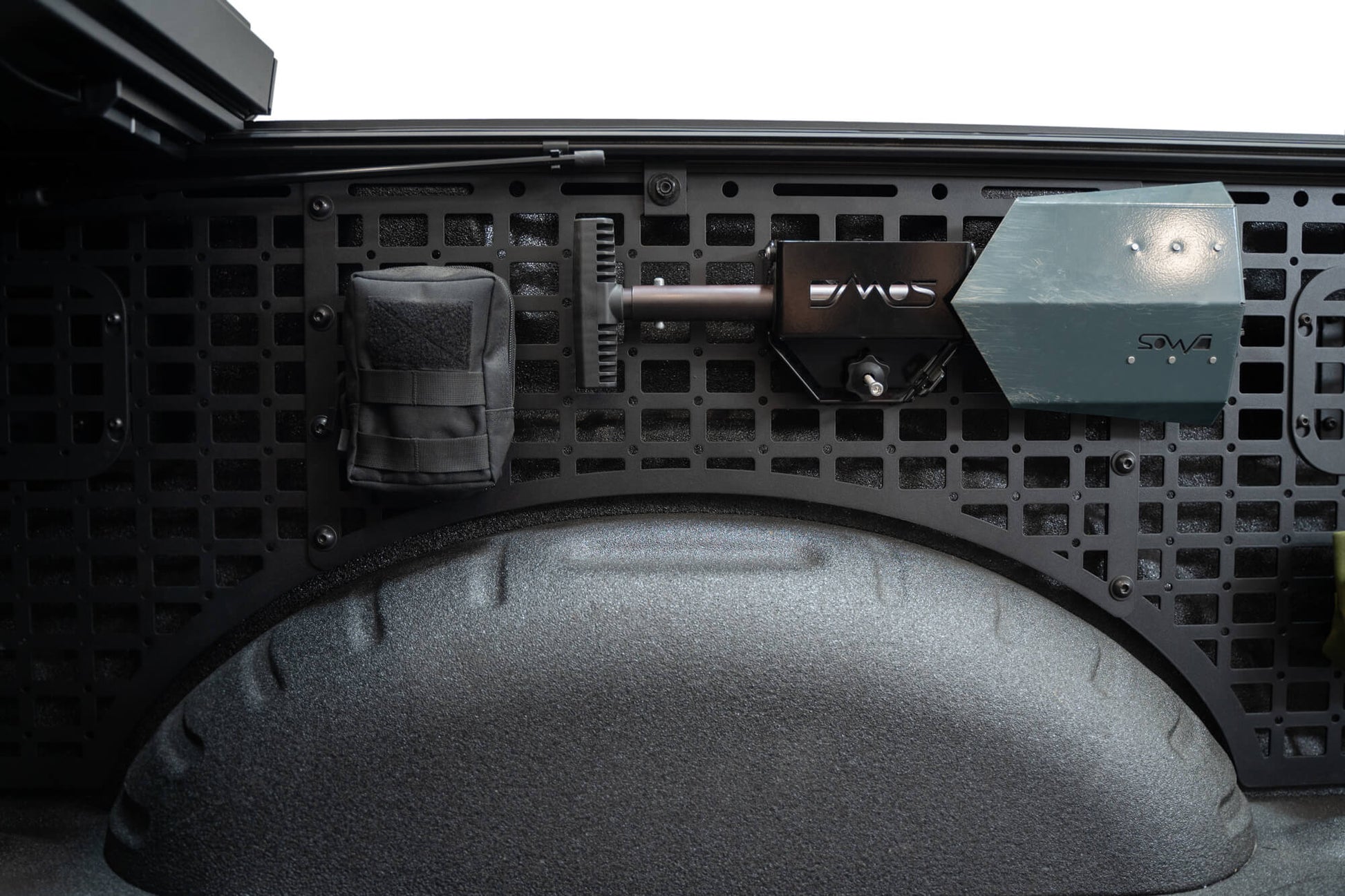 2023-Ford-F-250-350-Super-Duty-Bed-Side-Molle-Panel-Passenger_Installed_05.jpg