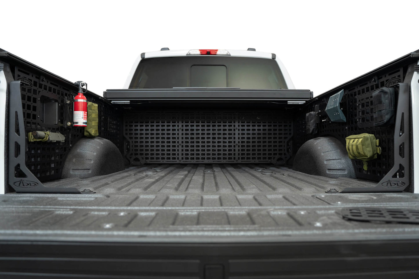 2023-Ford-F-250-350-Super-Duty-Bed-Side-Molle-Panel-Passenger_Installed_07.jpg