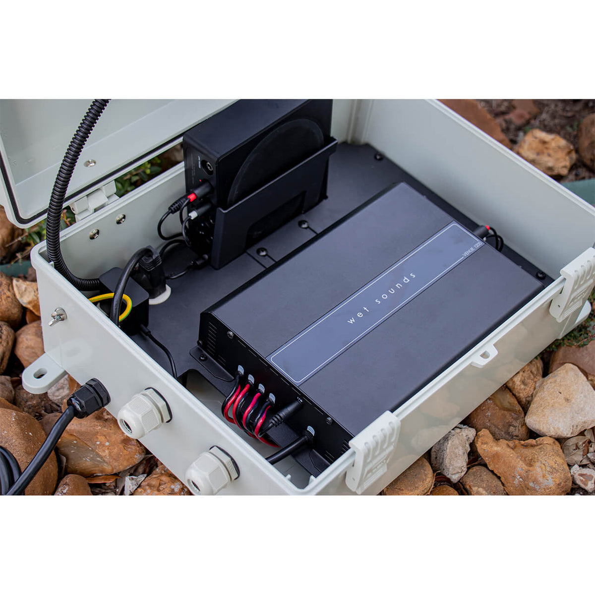 VS-AMPLIFIER SYSTEM-4 | Venue Series 110V 1200W 4-Channel Amplifier with Enclosure