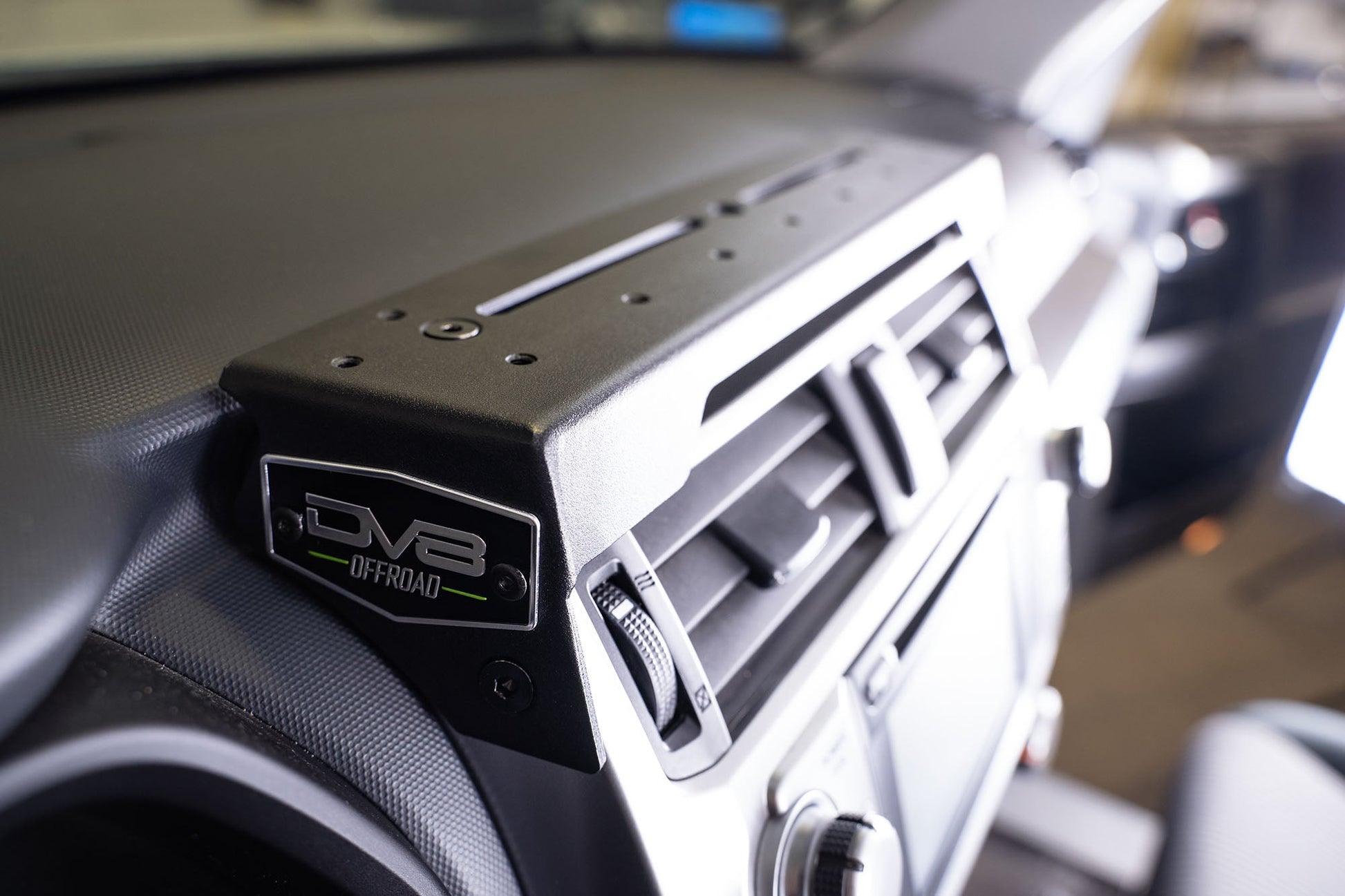 5th-gen-toyota-4runner-phone-mount-device.jpg