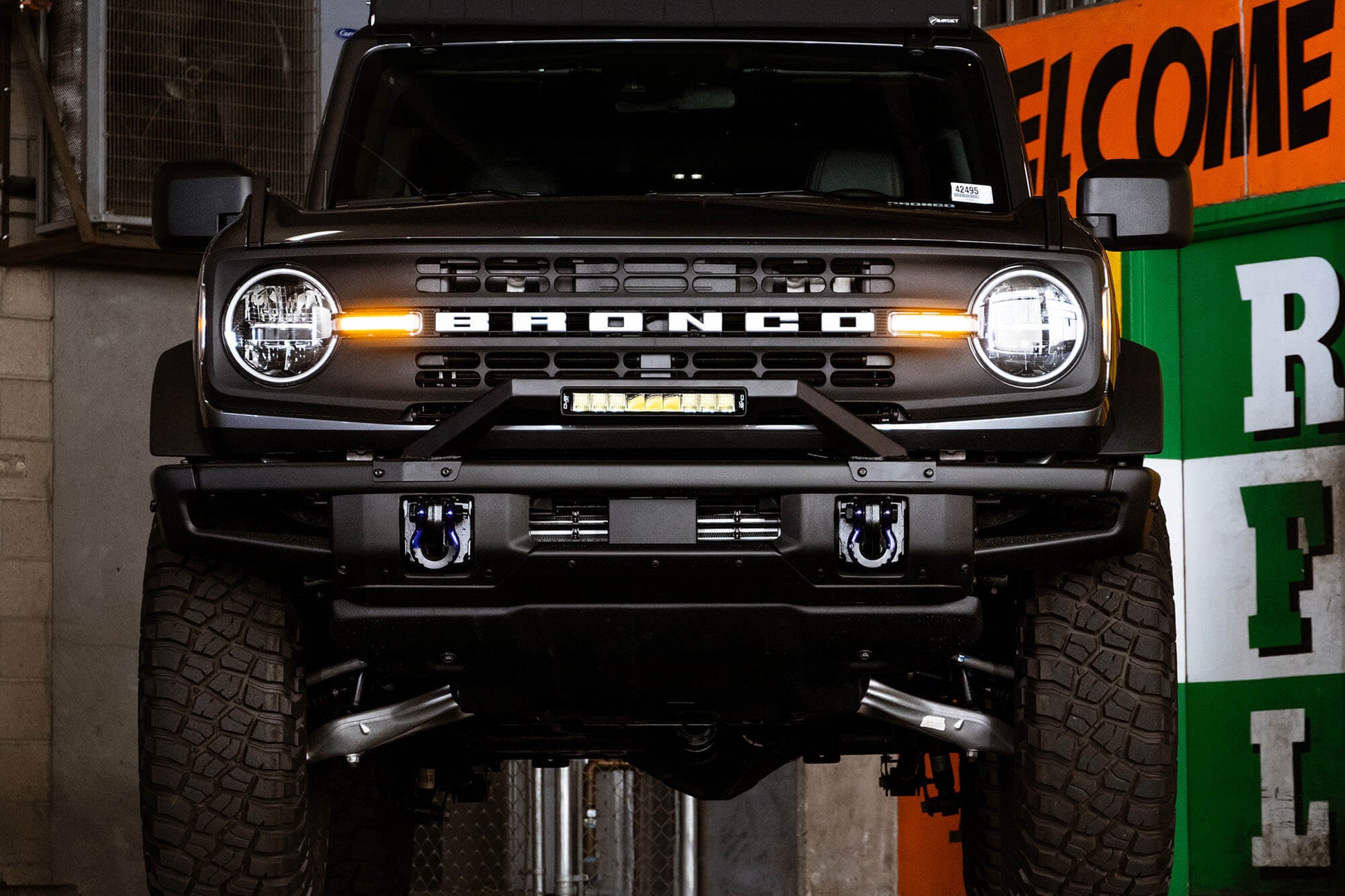 6th-gen-bronco-factory-bumper-bull-bar-with-light.jpg