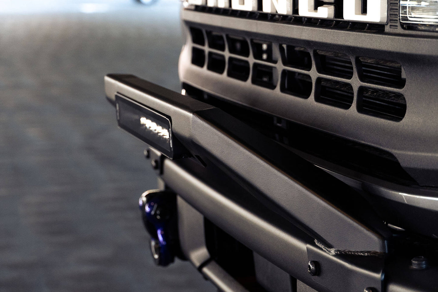 6th-gen-bronco-modular-steel-bumper-bull-bar-with-light.jpg